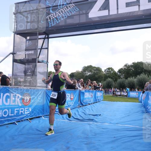 25.08.2024 - Elbe Triathlon Hamburg H.Heesch http://msf.ph/oto/6861874 25.08.2024 11:05:07 Ziel 237 meine-sportfotos.de