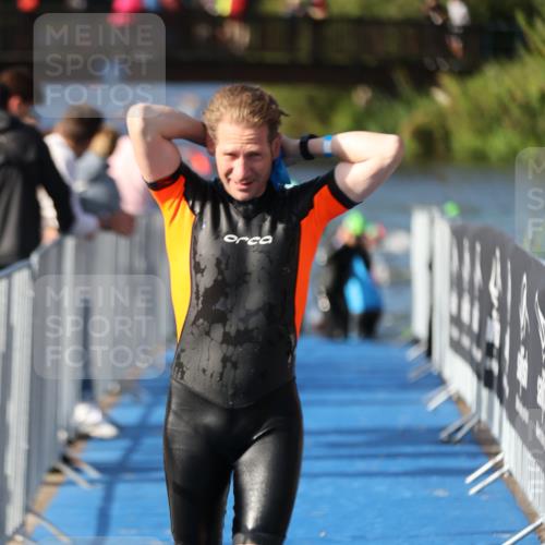 25.08.2024 - Elbe Triathlon Hamburg H.Heesch http://msf.ph/oto/6861880 25.08.2024 09:18:38 Schwimmen 221, 333, 341, 355, 357, 368, 374, 406, 418 meine-sportfotos.de