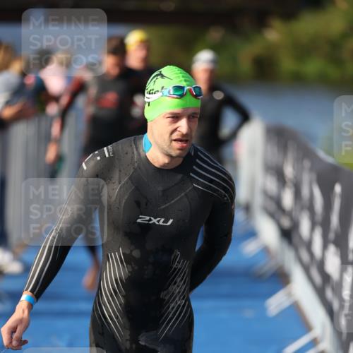 25.08.2024 - Elbe Triathlon Hamburg H.Heesch http://msf.ph/oto/6861945 25.08.2024 09:18:50 Schwimmen 221, 341, 355, 357, 374, 406, 407, 418, 528 meine-sportfotos.de