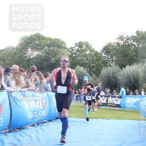 25.08.2024 - Elbe Triathlon Hamburg H.Heesch http://msf.ph/oto/6861988 25.08.2024 11:05:27 Ziel 271, 369, 1851 meine-sportfotos.de