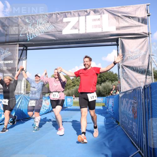 25.08.2024 - Elbe Triathlon Hamburg H.Heesch http://msf.ph/oto/6862001 25.08.2024 16:54:20 Ziel  meine-sportfotos.de