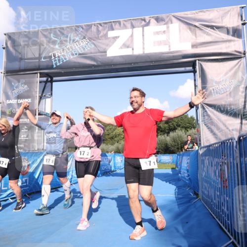 25.08.2024 - Elbe Triathlon Hamburg H.Heesch http://msf.ph/oto/6862019 25.08.2024 16:54:20 Ziel  meine-sportfotos.de