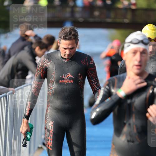 25.08.2024 - Elbe Triathlon Hamburg H.Heesch http://msf.ph/oto/6862030 25.08.2024 09:18:54 Schwimmen 221, 355, 374, 376, 400, 407, 418, 528 meine-sportfotos.de