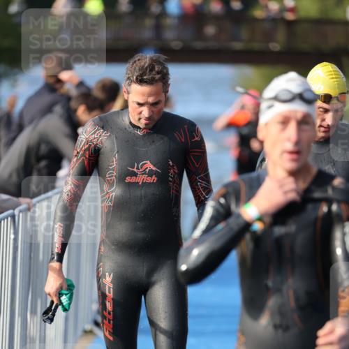 25.08.2024 - Elbe Triathlon Hamburg H.Heesch http://msf.ph/oto/6862039 25.08.2024 09:18:54 Schwimmen 221, 355, 374, 376, 400, 407, 418, 528 meine-sportfotos.de