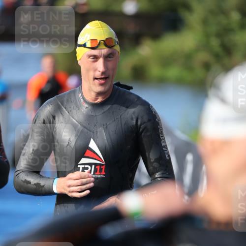 25.08.2024 - Elbe Triathlon Hamburg H.Heesch http://msf.ph/oto/6862043 25.08.2024 09:18:55 Schwimmen 221, 355, 358, 374, 376, 400, 407, 418, 431, 528 meine-sportfotos.de