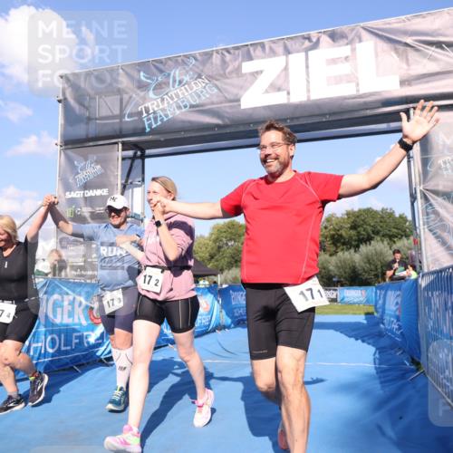 25.08.2024 - Elbe Triathlon Hamburg H.Heesch http://msf.ph/oto/6862045 25.08.2024 16:54:20 Ziel  meine-sportfotos.de