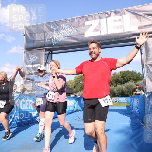 25.08.2024 - Elbe Triathlon Hamburg H.Heesch http://msf.ph/oto/6862049 25.08.2024 16:54:20 Ziel  meine-sportfotos.de