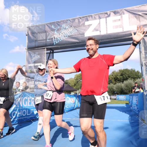 25.08.2024 - Elbe Triathlon Hamburg H.Heesch http://msf.ph/oto/6862052 25.08.2024 16:54:20 Ziel  meine-sportfotos.de