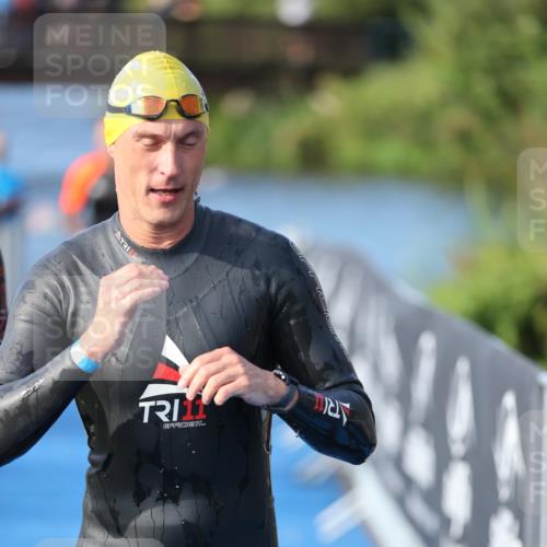 25.08.2024 - Elbe Triathlon Hamburg H.Heesch http://msf.ph/oto/6862062 25.08.2024 09:18:55 Schwimmen 221, 355, 358, 374, 376, 400, 407, 418, 431, 528 meine-sportfotos.de