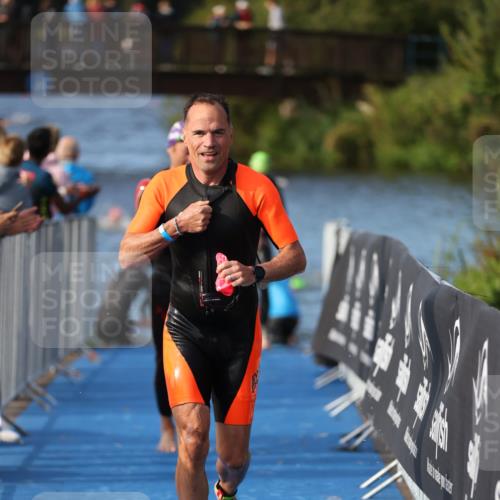 25.08.2024 - Elbe Triathlon Hamburg H.Heesch http://msf.ph/oto/6862083 25.08.2024 09:18:59 Schwimmen 221, 355, 358, 374, 376, 383, 398, 400, 407, 431, 528 meine-sportfotos.de