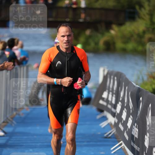 25.08.2024 - Elbe Triathlon Hamburg H.Heesch http://msf.ph/oto/6862097 25.08.2024 09:18:59 Schwimmen 221, 355, 358, 374, 376, 383, 398, 400, 407, 431, 528 meine-sportfotos.de