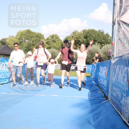 25.08.2024 - Elbe Triathlon Hamburg H.Heesch http://msf.ph/oto/6862111 25.08.2024 16:55:30 Ziel  meine-sportfotos.de