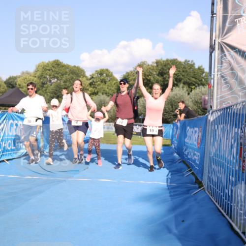 25.08.2024 - Elbe Triathlon Hamburg H.Heesch http://msf.ph/oto/6862120 25.08.2024 16:55:30 Ziel  meine-sportfotos.de
