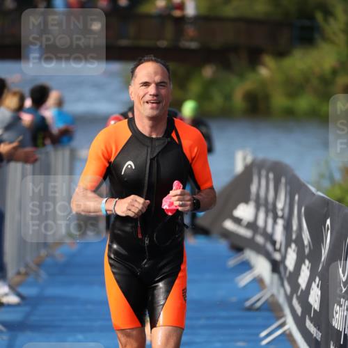 25.08.2024 - Elbe Triathlon Hamburg H.Heesch http://msf.ph/oto/6862122 25.08.2024 09:19:00 Schwimmen 221, 355, 358, 376, 383, 398, 400, 407, 431, 528 meine-sportfotos.de