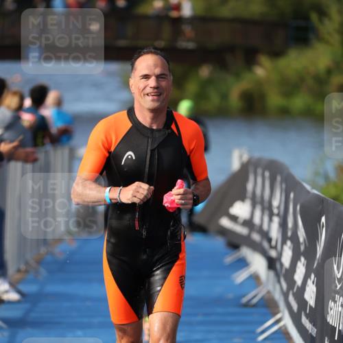 25.08.2024 - Elbe Triathlon Hamburg H.Heesch http://msf.ph/oto/6862127 25.08.2024 09:19:00 Schwimmen 221, 355, 358, 376, 383, 398, 400, 407, 431, 528 meine-sportfotos.de