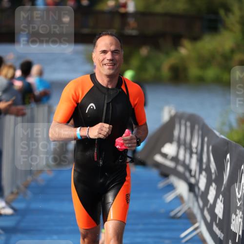25.08.2024 - Elbe Triathlon Hamburg H.Heesch http://msf.ph/oto/6862130 25.08.2024 09:19:00 Schwimmen 221, 355, 358, 376, 383, 398, 400, 407, 431, 528 meine-sportfotos.de