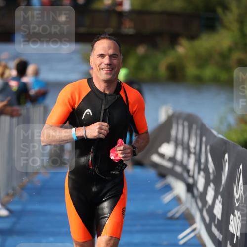 25.08.2024 - Elbe Triathlon Hamburg H.Heesch http://msf.ph/oto/6862138 25.08.2024 09:19:00 Schwimmen 221, 355, 358, 376, 383, 398, 400, 407, 431, 528 meine-sportfotos.de