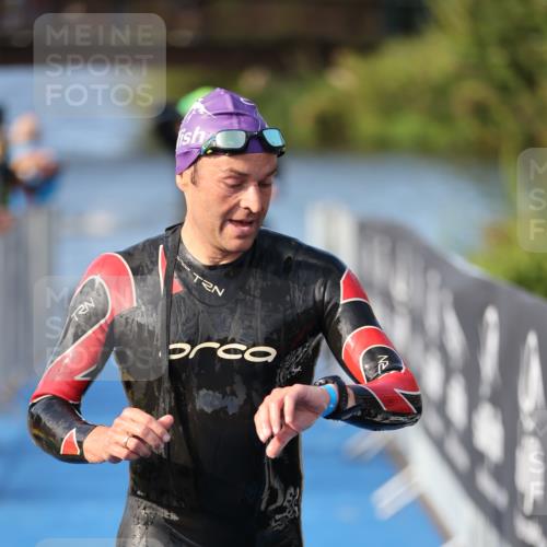 25.08.2024 - Elbe Triathlon Hamburg H.Heesch http://msf.ph/oto/6862142 25.08.2024 09:19:03 Schwimmen 221, 355, 358, 376, 383, 398, 400, 407, 431, 528 meine-sportfotos.de
