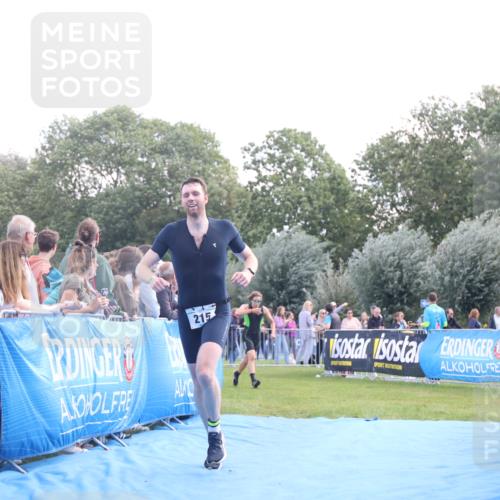 25.08.2024 - Elbe Triathlon Hamburg H.Heesch http://msf.ph/oto/6862149 25.08.2024 11:05:42 Ziel 215 meine-sportfotos.de