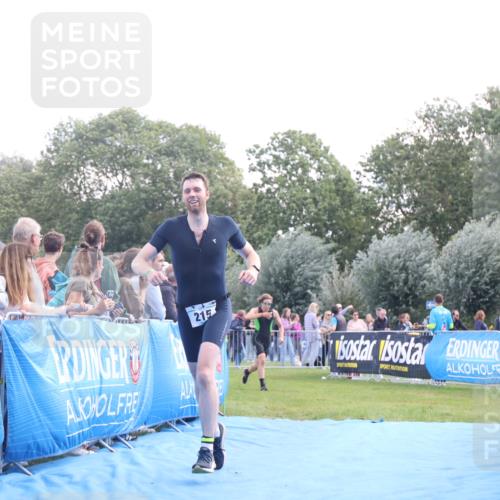 25.08.2024 - Elbe Triathlon Hamburg H.Heesch http://msf.ph/oto/6862153 25.08.2024 11:05:42 Ziel 215 meine-sportfotos.de