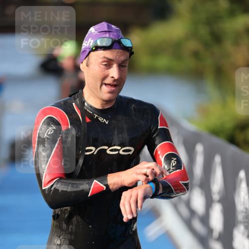 25.08.2024 - Elbe Triathlon Hamburg H.Heesch http://msf.ph/oto/6862154 25.08.2024 09:19:03 Schwimmen 221, 355, 358, 376, 383, 398, 400, 407, 431, 528 meine-sportfotos.de
