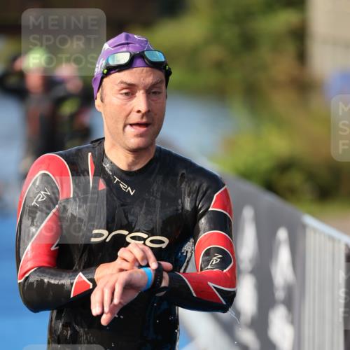25.08.2024 - Elbe Triathlon Hamburg H.Heesch http://msf.ph/oto/6862170 25.08.2024 09:19:03 Schwimmen 221, 355, 358, 376, 383, 398, 400, 407, 431, 528 meine-sportfotos.de
