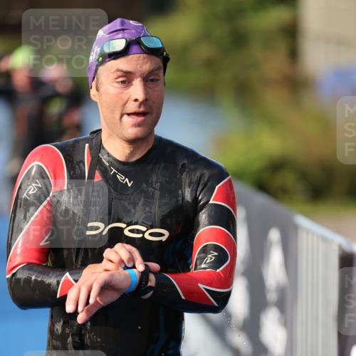 25.08.2024 - Elbe Triathlon Hamburg H.Heesch http://msf.ph/oto/6862172 25.08.2024 09:19:03 Schwimmen 221, 355, 358, 376, 383, 398, 400, 407, 431, 528 meine-sportfotos.de