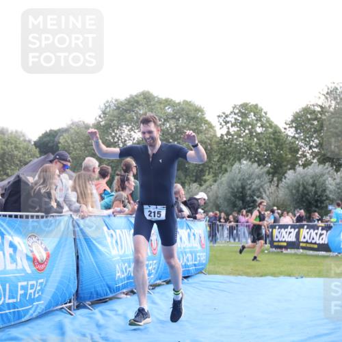 25.08.2024 - Elbe Triathlon Hamburg H.Heesch http://msf.ph/oto/6862185 25.08.2024 11:05:42 Ziel 215 meine-sportfotos.de