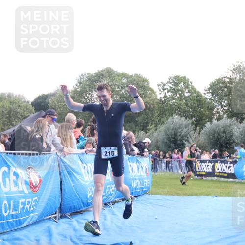 25.08.2024 - Elbe Triathlon Hamburg H.Heesch http://msf.ph/oto/6862189 25.08.2024 11:05:42 Ziel 215 meine-sportfotos.de