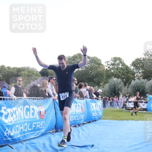 25.08.2024 - Elbe Triathlon Hamburg H.Heesch http://msf.ph/oto/6862216 25.08.2024 11:05:43 Ziel 215 meine-sportfotos.de