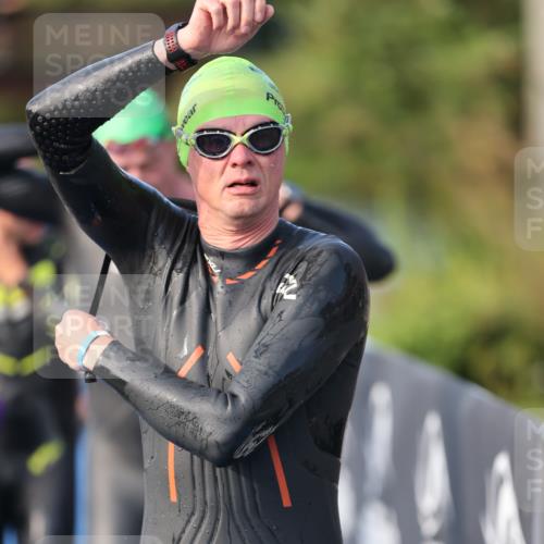 25.08.2024 - Elbe Triathlon Hamburg H.Heesch http://msf.ph/oto/6862220 25.08.2024 09:19:08 Schwimmen 221, 355, 358, 376, 383, 398, 400, 407, 431, 528 meine-sportfotos.de