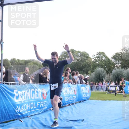 25.08.2024 - Elbe Triathlon Hamburg H.Heesch http://msf.ph/oto/6862228 25.08.2024 11:05:43 Ziel 215 meine-sportfotos.de