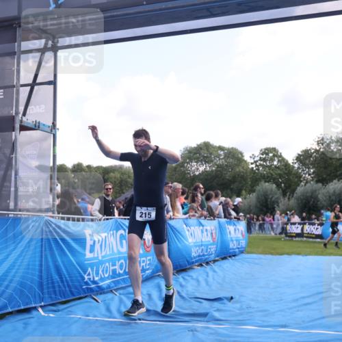 25.08.2024 - Elbe Triathlon Hamburg H.Heesch http://msf.ph/oto/6862245 25.08.2024 11:05:43 Ziel 215 meine-sportfotos.de