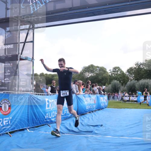 25.08.2024 - Elbe Triathlon Hamburg H.Heesch http://msf.ph/oto/6862252 25.08.2024 11:05:43 Ziel 215 meine-sportfotos.de