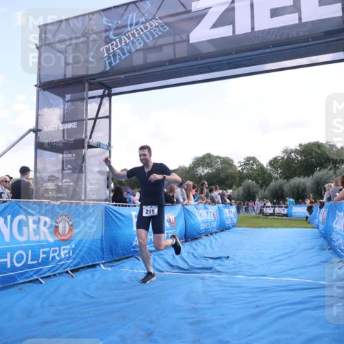 25.08.2024 - Elbe Triathlon Hamburg H.Heesch http://msf.ph/oto/6862262 25.08.2024 11:05:43 Ziel 215 meine-sportfotos.de