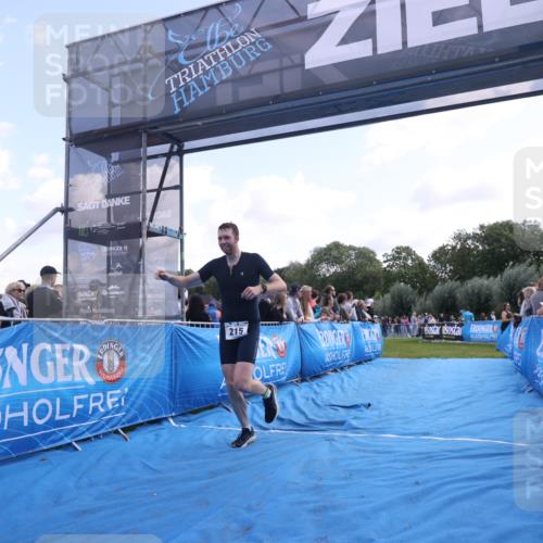 25.08.2024 - Elbe Triathlon Hamburg H.Heesch http://msf.ph/oto/6862267 25.08.2024 11:05:43 Ziel 215 meine-sportfotos.de