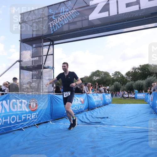 25.08.2024 - Elbe Triathlon Hamburg H.Heesch http://msf.ph/oto/6862273 25.08.2024 11:05:44 Ziel 215 meine-sportfotos.de