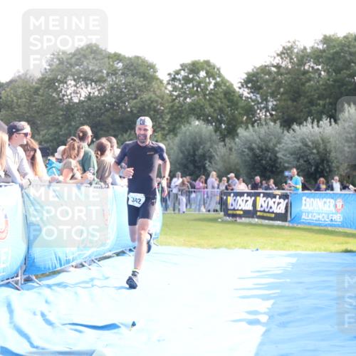 25.08.2024 - Elbe Triathlon Hamburg H.Heesch http://msf.ph/oto/6862281 25.08.2024 11:06:00 Ziel 342 meine-sportfotos.de