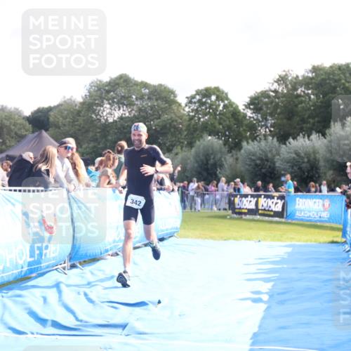 25.08.2024 - Elbe Triathlon Hamburg H.Heesch http://msf.ph/oto/6862306 25.08.2024 11:06:00 Ziel 342 meine-sportfotos.de