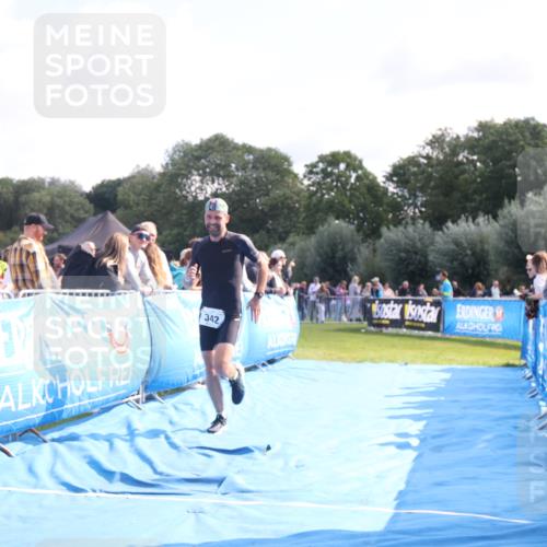 25.08.2024 - Elbe Triathlon Hamburg H.Heesch http://msf.ph/oto/6862318 25.08.2024 11:06:00 Ziel 342 meine-sportfotos.de
