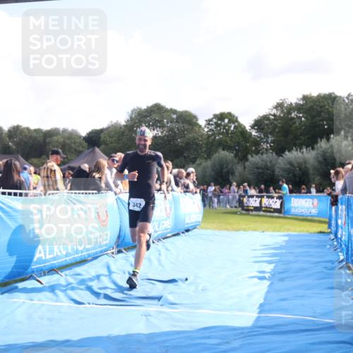 25.08.2024 - Elbe Triathlon Hamburg H.Heesch http://msf.ph/oto/6862337 25.08.2024 11:06:00 Ziel 342 meine-sportfotos.de