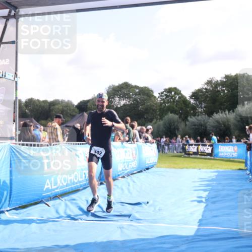 25.08.2024 - Elbe Triathlon Hamburg H.Heesch http://msf.ph/oto/6862355 25.08.2024 11:06:01 Ziel 342 meine-sportfotos.de