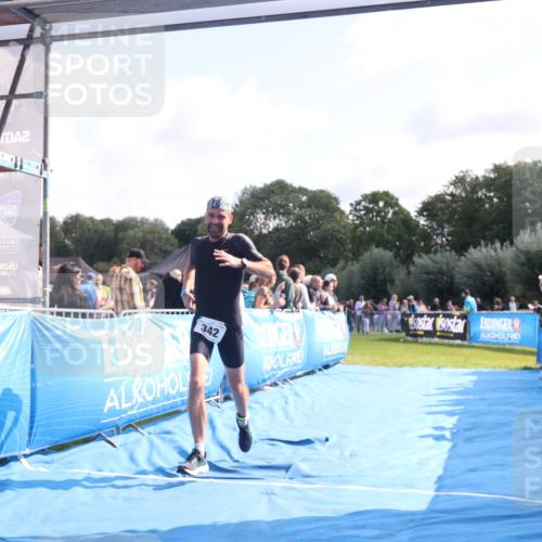 25.08.2024 - Elbe Triathlon Hamburg H.Heesch http://msf.ph/oto/6862360 25.08.2024 11:06:01 Ziel 342 meine-sportfotos.de