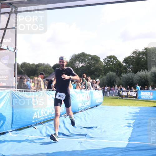 25.08.2024 - Elbe Triathlon Hamburg H.Heesch http://msf.ph/oto/6862363 25.08.2024 11:06:01 Ziel 342 meine-sportfotos.de
