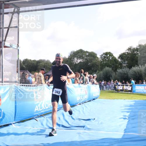 25.08.2024 - Elbe Triathlon Hamburg H.Heesch http://msf.ph/oto/6862368 25.08.2024 11:06:01 Ziel 342 meine-sportfotos.de