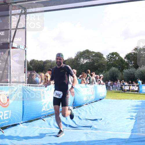 25.08.2024 - Elbe Triathlon Hamburg H.Heesch http://msf.ph/oto/6862375 25.08.2024 11:06:01 Ziel 342 meine-sportfotos.de
