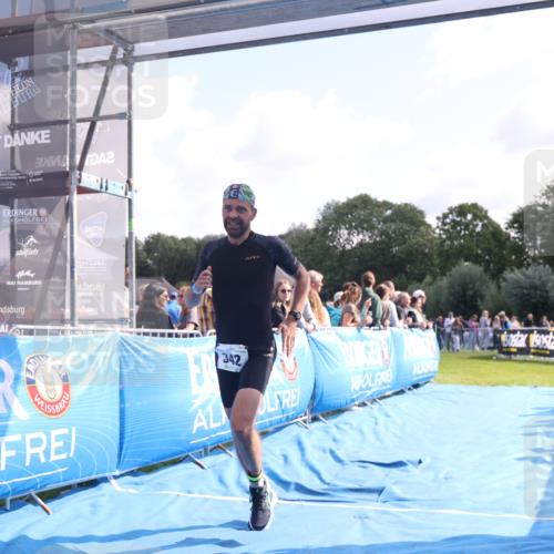 25.08.2024 - Elbe Triathlon Hamburg H.Heesch http://msf.ph/oto/6862385 25.08.2024 11:06:01 Ziel 342 meine-sportfotos.de