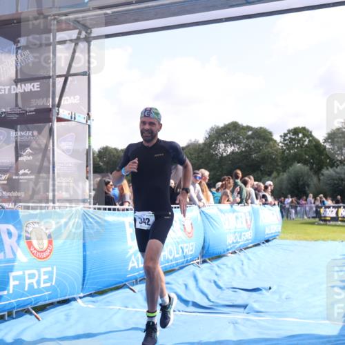 25.08.2024 - Elbe Triathlon Hamburg H.Heesch http://msf.ph/oto/6862389 25.08.2024 11:06:01 Ziel 342 meine-sportfotos.de