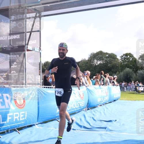 25.08.2024 - Elbe Triathlon Hamburg H.Heesch http://msf.ph/oto/6862394 25.08.2024 11:06:01 Ziel 342 meine-sportfotos.de