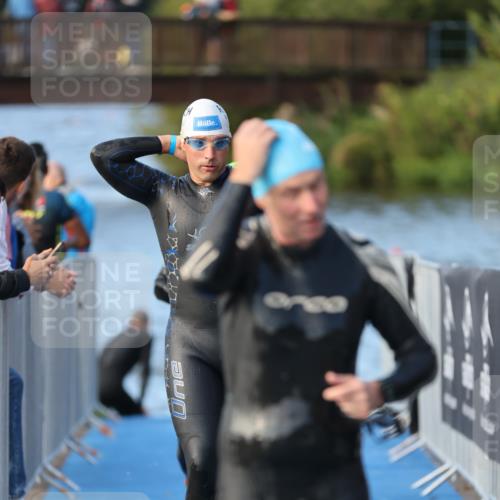 25.08.2024 - Elbe Triathlon Hamburg H.Heesch http://msf.ph/oto/6862409 25.08.2024 09:19:21 Schwimmen 214, 358, 366, 373, 376, 383, 397, 398, 400, 407, 431, 528 meine-sportfotos.de